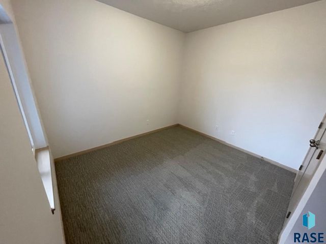 3606 S Heather Ave Avenue, Sioux Falls, SD 57106