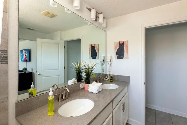 650 Pebble Beach Drive, Davenport, FL 33896