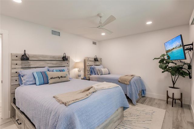 6042 W PEPPERTREE WAY 224B, Sarasota, FL 34242