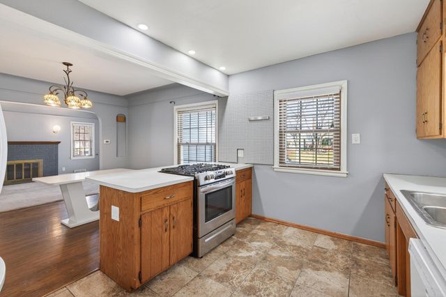 930 Hawthorne Avenue E, Saint Paul, MN 55106