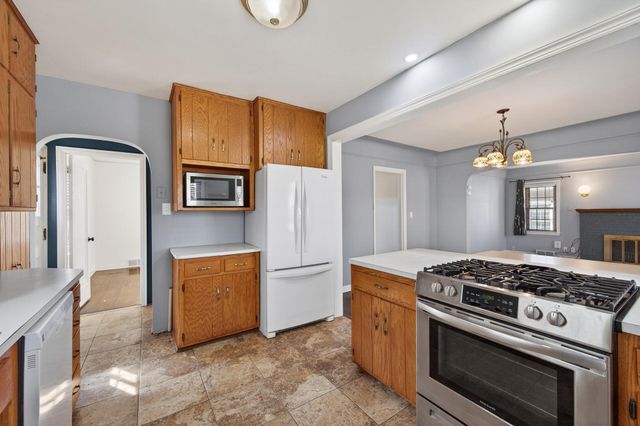 930 Hawthorne Avenue E, Saint Paul, MN 55106