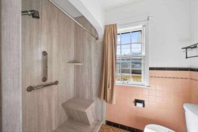 930 Hawthorne Avenue E, Saint Paul, MN 55106