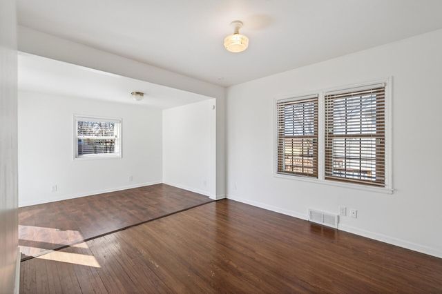 930 Hawthorne Avenue E, Saint Paul, MN 55106