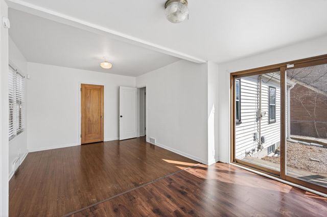 930 Hawthorne Avenue E, Saint Paul, MN 55106