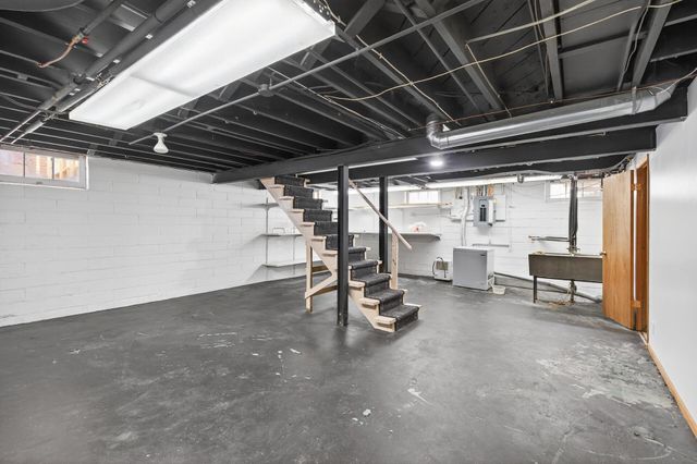 930 Hawthorne Avenue E, Saint Paul, MN 55106