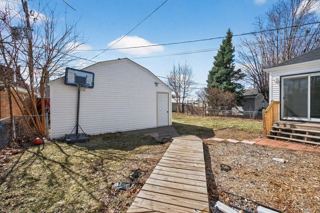 930 Hawthorne Avenue E, Saint Paul, MN 55106