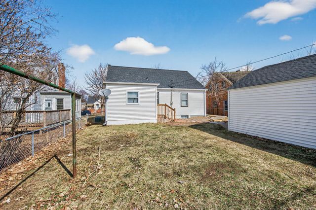 930 Hawthorne Avenue E, Saint Paul, MN 55106