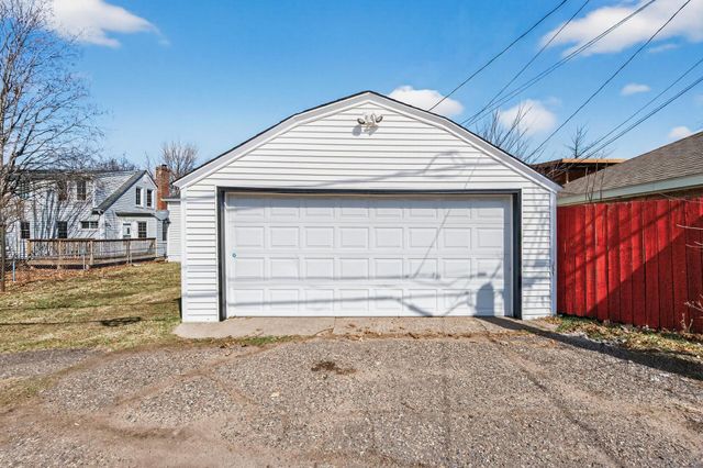 930 Hawthorne Avenue E, Saint Paul, MN 55106