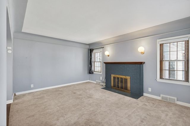 930 Hawthorne Avenue E, Saint Paul, MN 55106