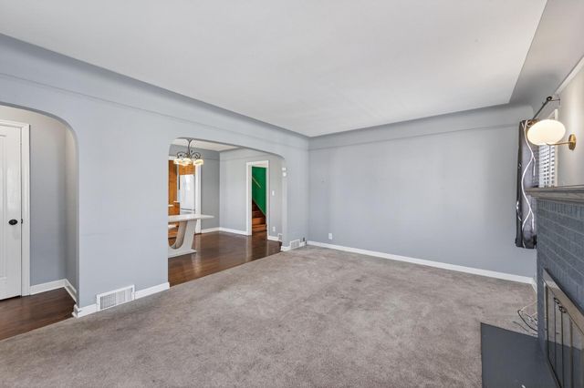 930 Hawthorne Avenue E, Saint Paul, MN 55106