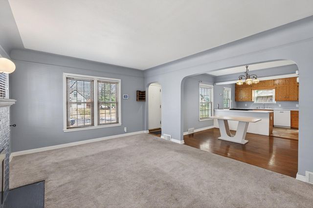 930 Hawthorne Avenue E, Saint Paul, MN 55106