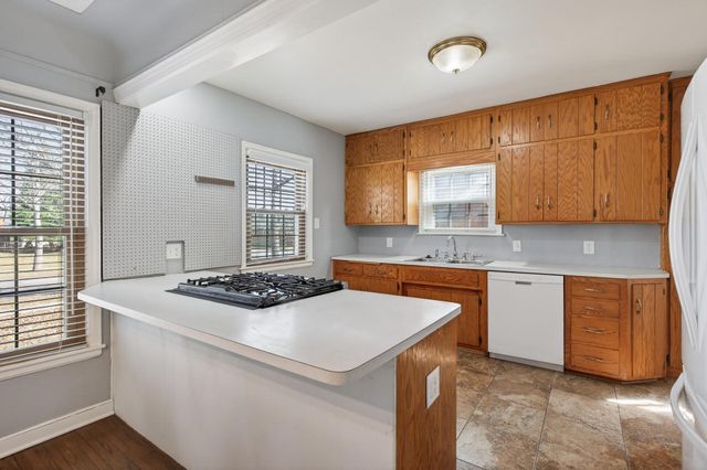 930 Hawthorne Avenue E, Saint Paul, MN 55106