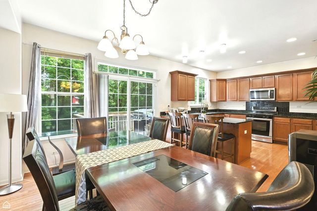 284 Remington Drive, St. Charles, IL 60175