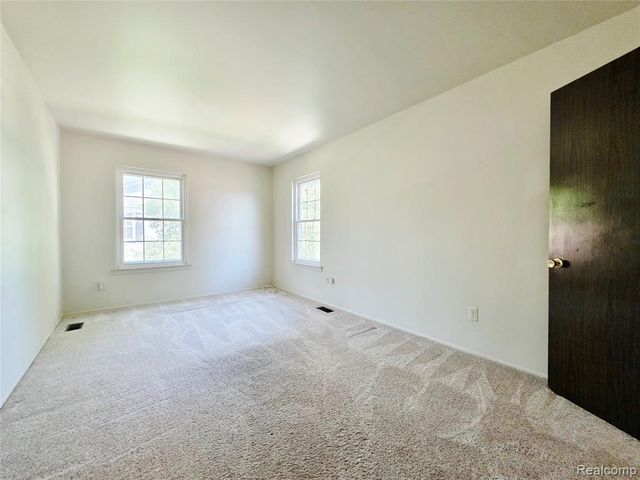 34299 Garfield Circle 2, Fraser, MI 48026