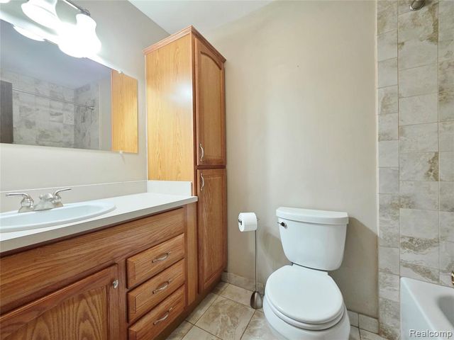 34299 Garfield Circle 2, Fraser, MI 48026