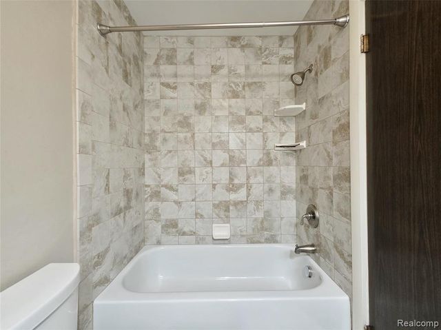 34299 Garfield Circle 2, Fraser, MI 48026
