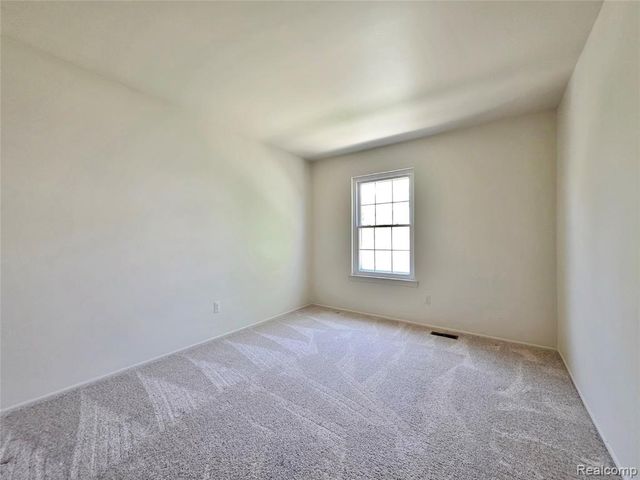 34299 Garfield Circle 2, Fraser, MI 48026