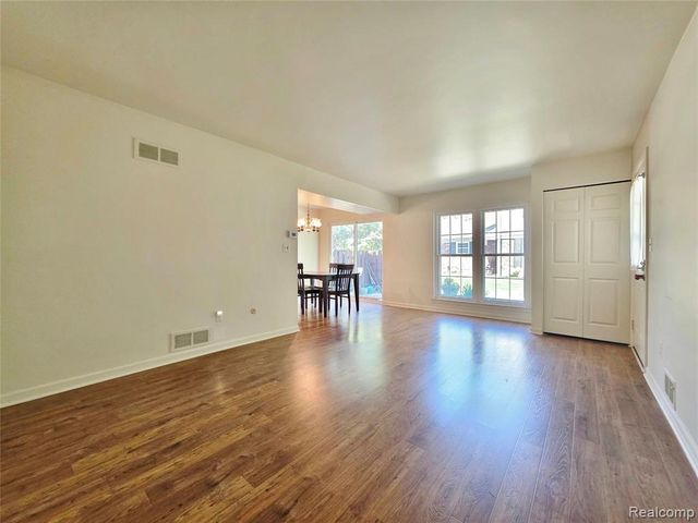 34299 Garfield Circle 2, Fraser, MI 48026