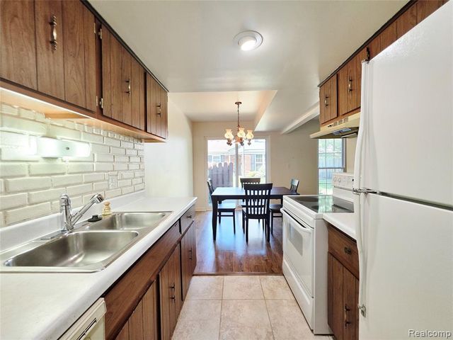 34299 Garfield Circle 2, Fraser, MI 48026