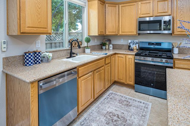300 Lariat Loop, Lincoln, CA 95648