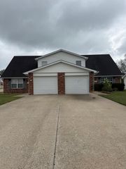 4304-4306 DERBY RIDGE DR, Columbia, MO 65202