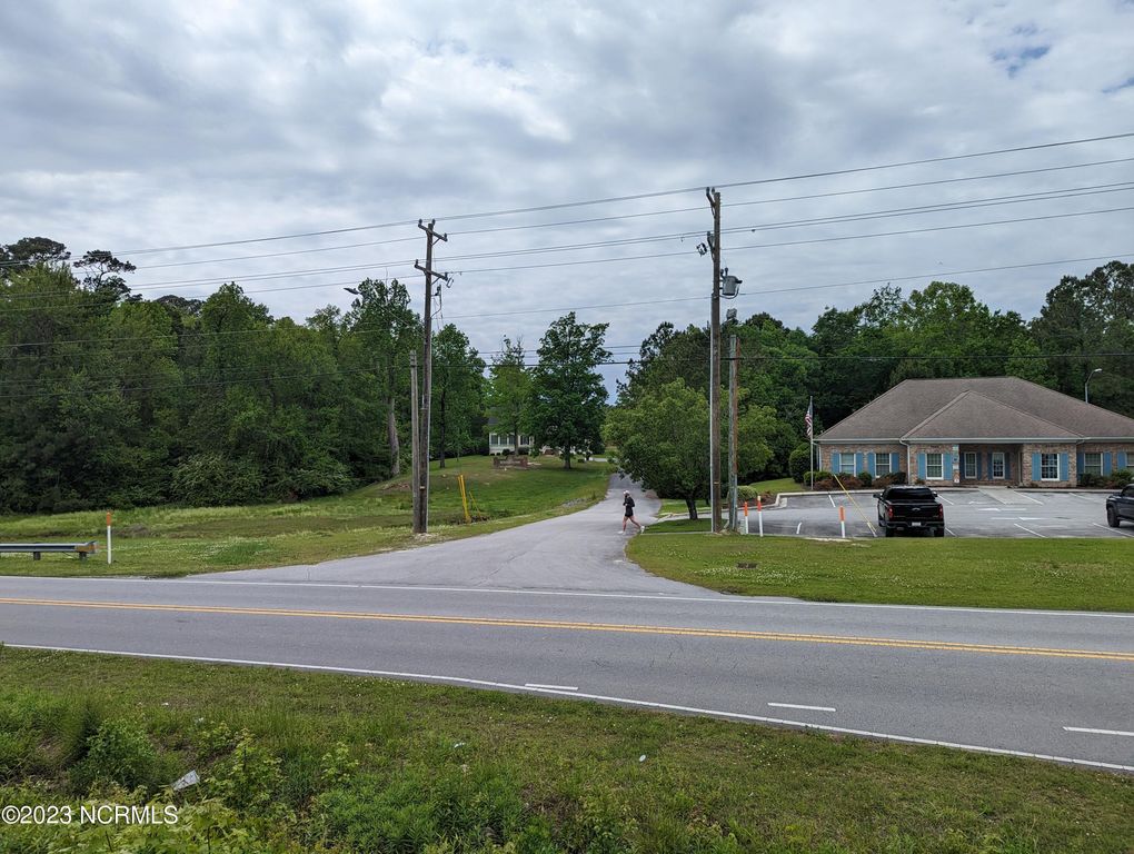 2520 Henderson Drive, Jacksonville, NC 28546