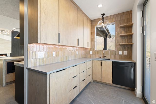 501 W DEVEY DR, Alpine, UT 84004