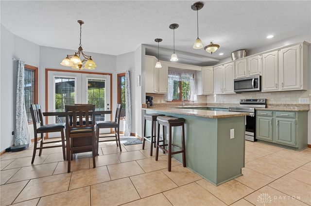 8455 London Court, Springboro, OH 45066