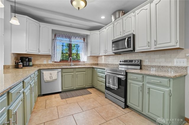 8455 London Court, Springboro, OH 45066