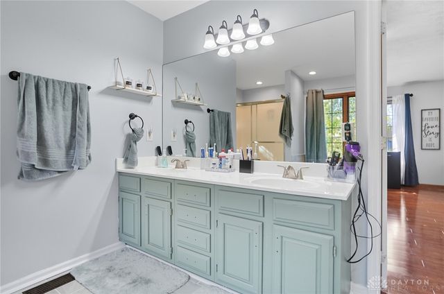 8455 London Court, Springboro, OH 45066