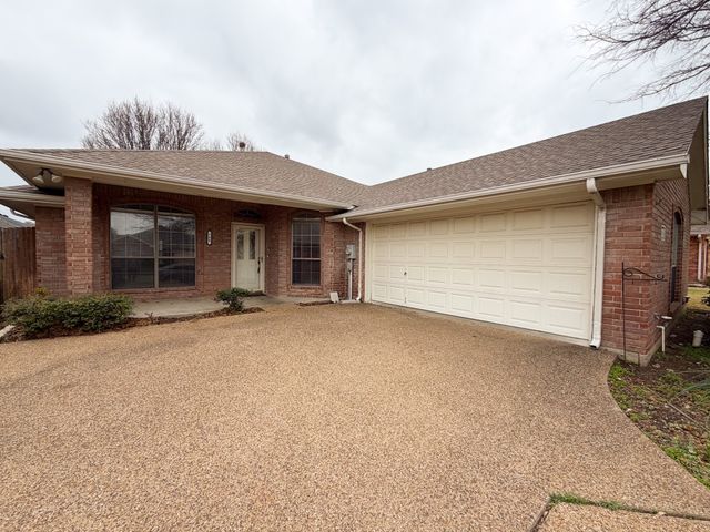 708 Nandina Way, Waxahachie, TX 75165