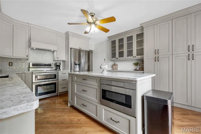 16 La Rochelle Court, Lake St Louis, MO 63367