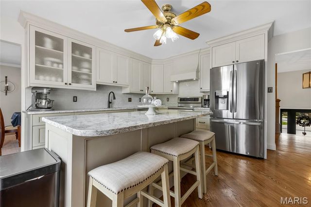 16 La Rochelle Court, Lake St Louis, MO 63367