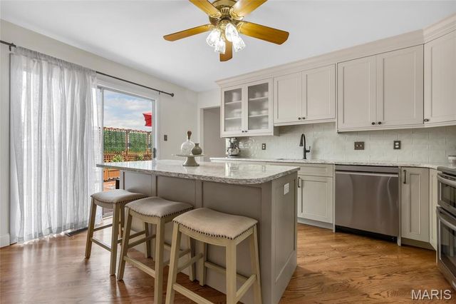 16 La Rochelle Court, Lake St Louis, MO 63367