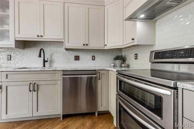 16 La Rochelle Court, Lake St Louis, MO 63367