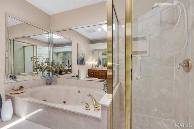16 La Rochelle Court, Lake St Louis, MO 63367