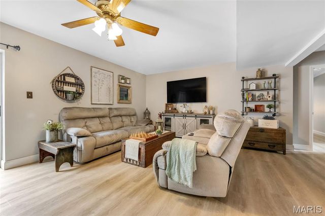 16 La Rochelle Court, Lake St Louis, MO 63367
