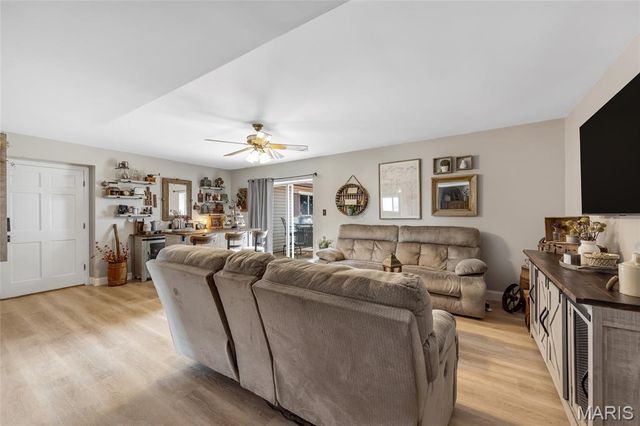 16 La Rochelle Court, Lake St Louis, MO 63367