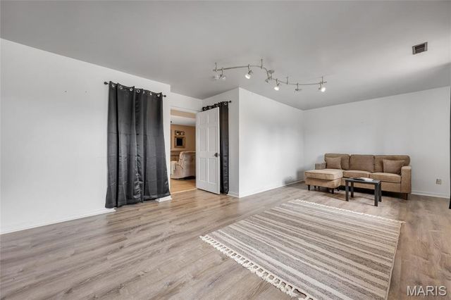 16 La Rochelle Court, Lake St Louis, MO 63367