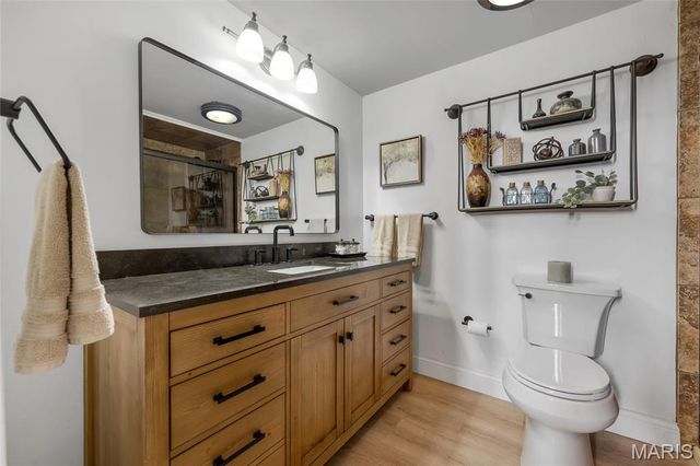 16 La Rochelle Court, Lake St Louis, MO 63367