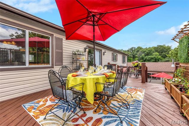 16 La Rochelle Court, Lake St Louis, MO 63367