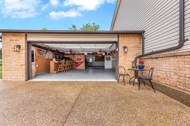 16 La Rochelle Court, Lake St Louis, MO 63367