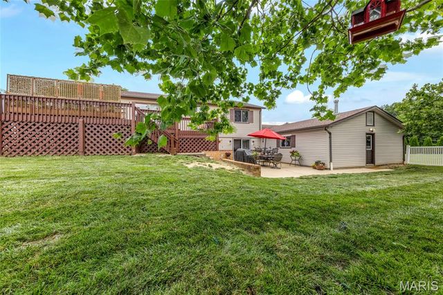 16 La Rochelle Court, Lake St Louis, MO 63367