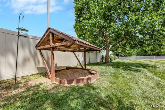 16 La Rochelle Court, Lake St Louis, MO 63367