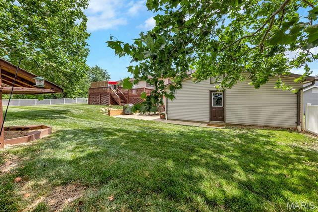 16 La Rochelle Court, Lake St Louis, MO 63367