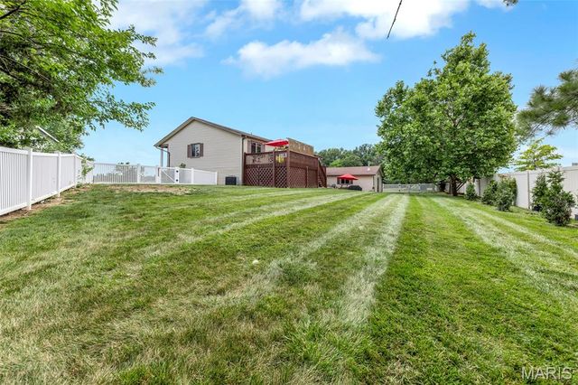 16 La Rochelle Court, Lake St Louis, MO 63367