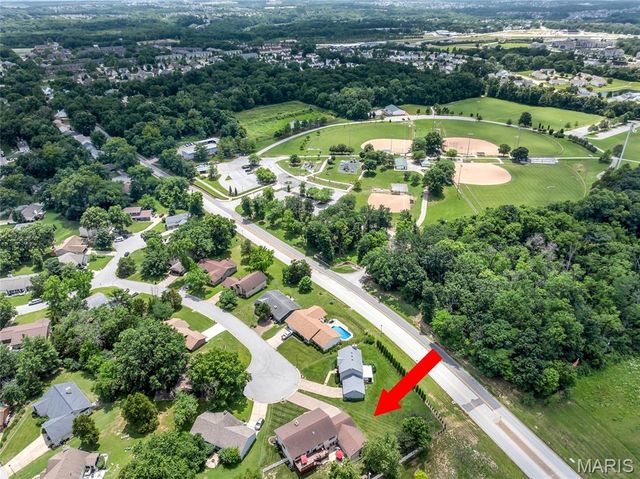 16 La Rochelle Court, Lake St Louis, MO 63367