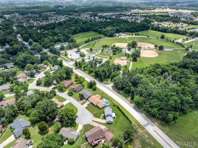 16 La Rochelle Court, Lake St Louis, MO 63367