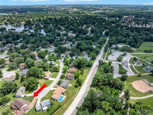 16 La Rochelle Court, Lake St Louis, MO 63367