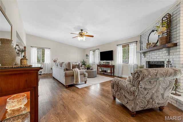 16 La Rochelle Court, Lake St Louis, MO 63367